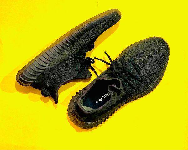 Ilustrasi sepatu Adidas (pixabay/bleboune)
