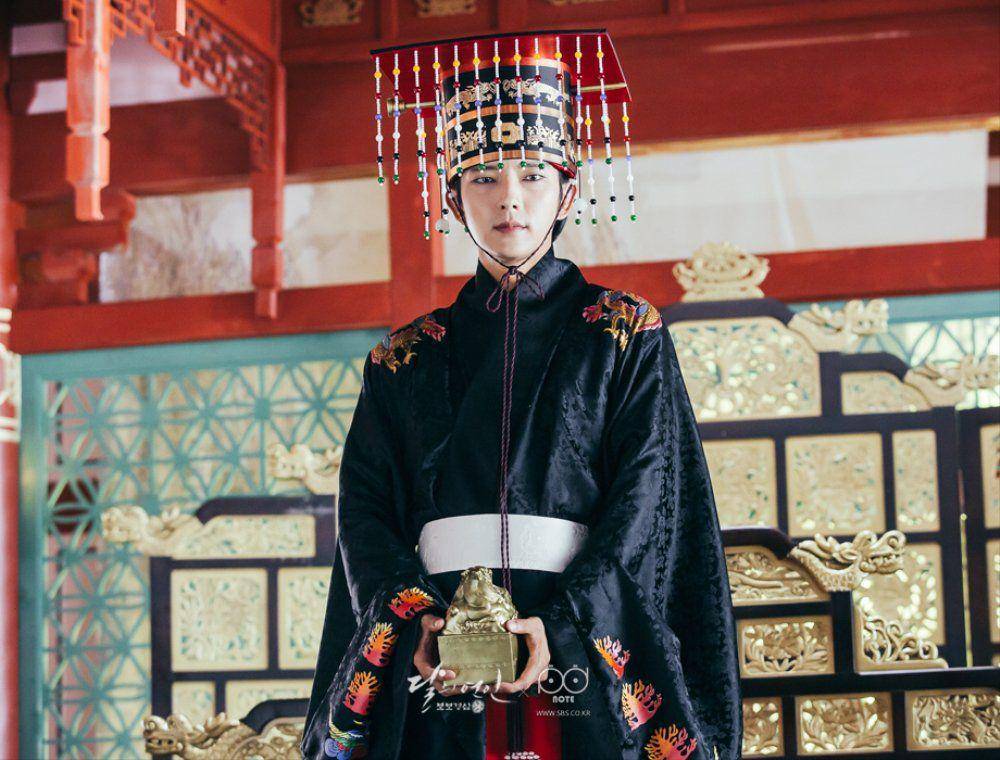 Raja Gwangjong di drama Moon Lovers: Scarlet Heart Ryeo (dok. SBS/Moon Lovers: Scarlet Heart Ryeo)