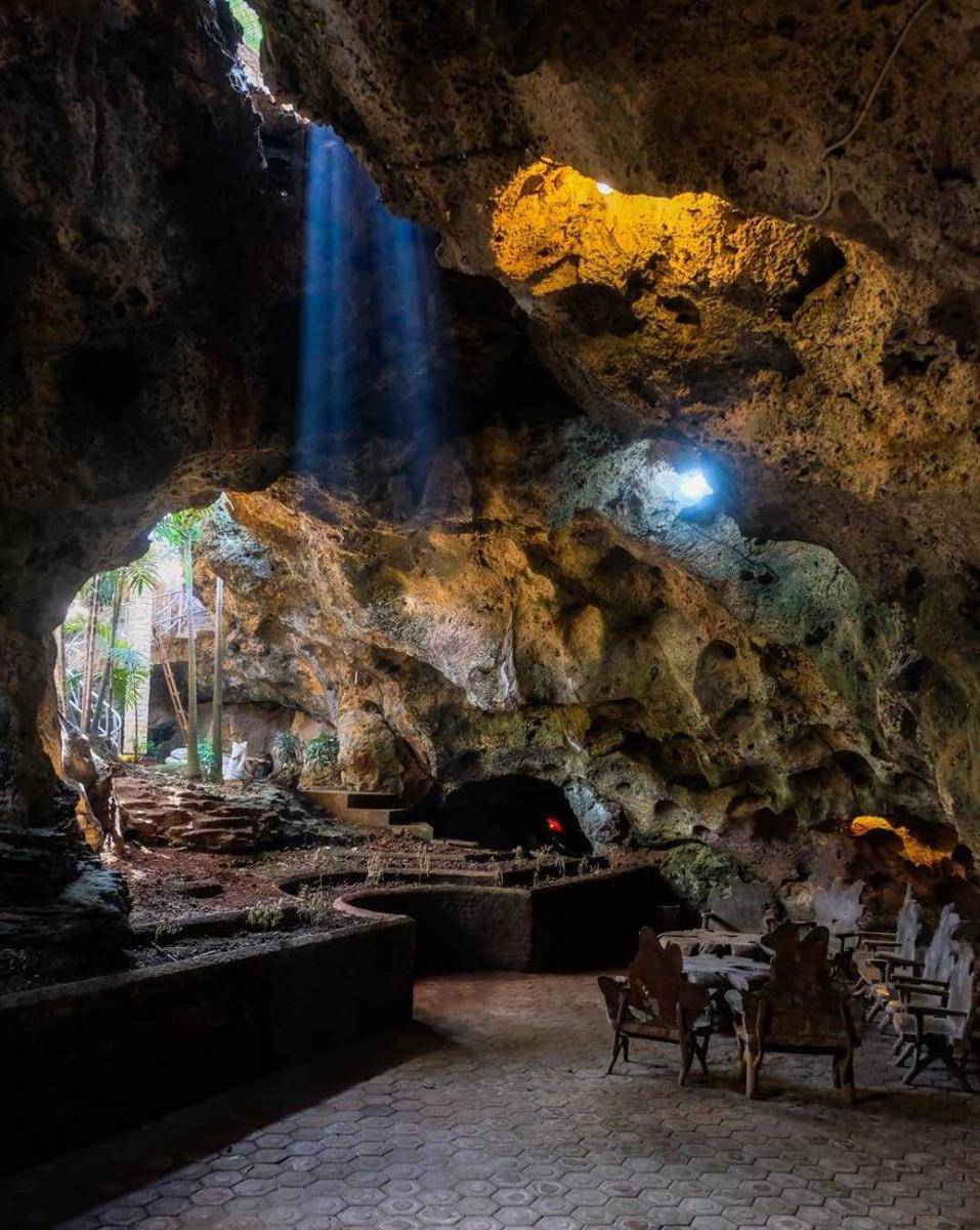 Gua Akbar Tuban (instagram.com/bobokhotelyuk)