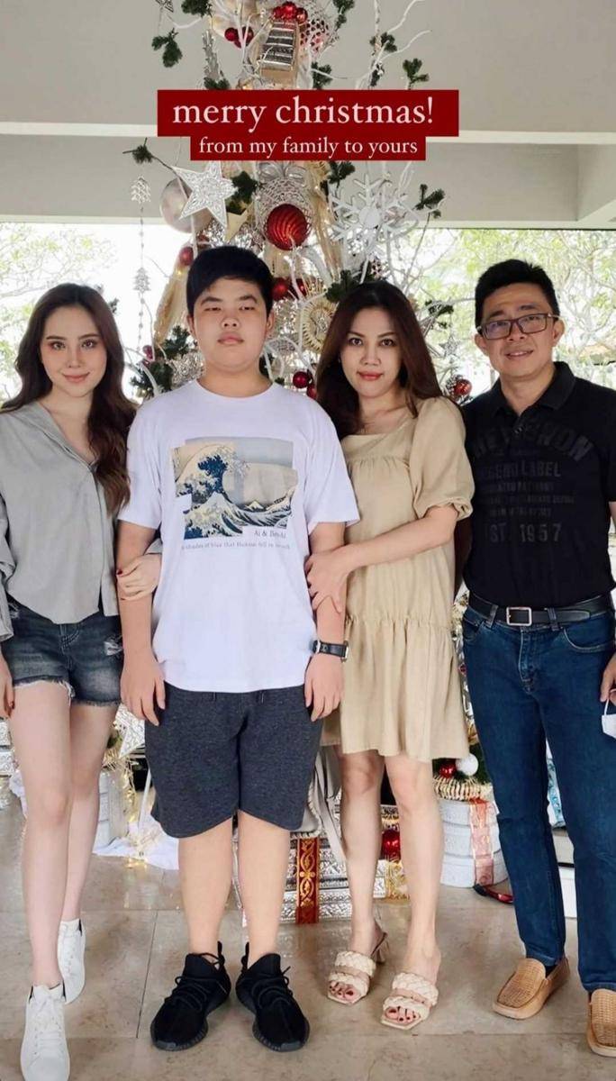 Chelsea dan Keluarga (instagram.com/agatha_chelsea)