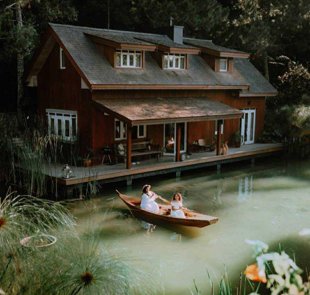Mooi Lake House Villa (instagram.com/mooilakehouse)