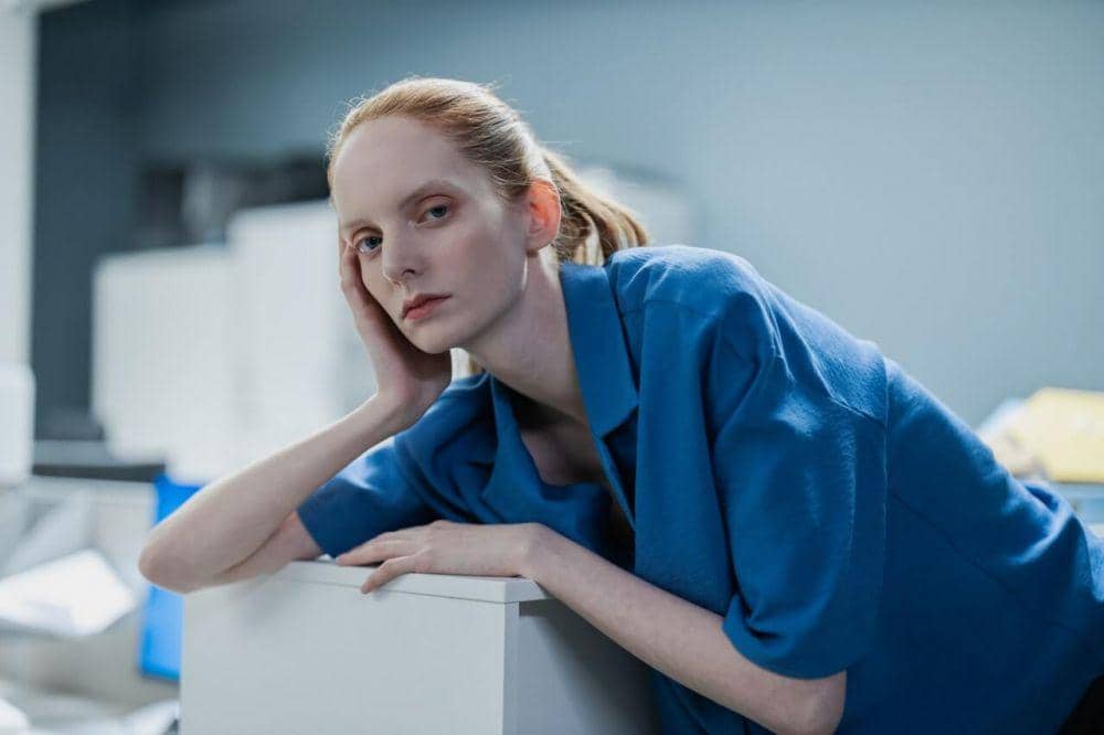 ilustrasi stres di tempat kerja (pexels.com/cottonbro)