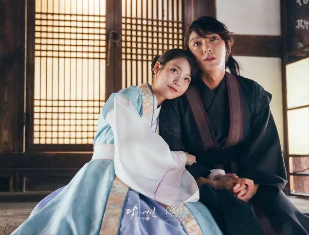 IU dan Lee Joon Gi di Moon Lovers: Scarlet Heart Ryeo (dok. SBS/Moon Lovers: Scarlet Heart Ryeo)