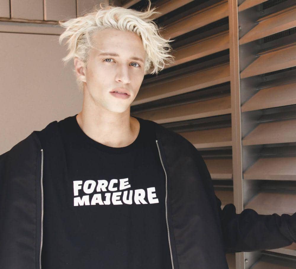 ilustrasi pria rambut pirang (unsplash.com/Force Majeure)