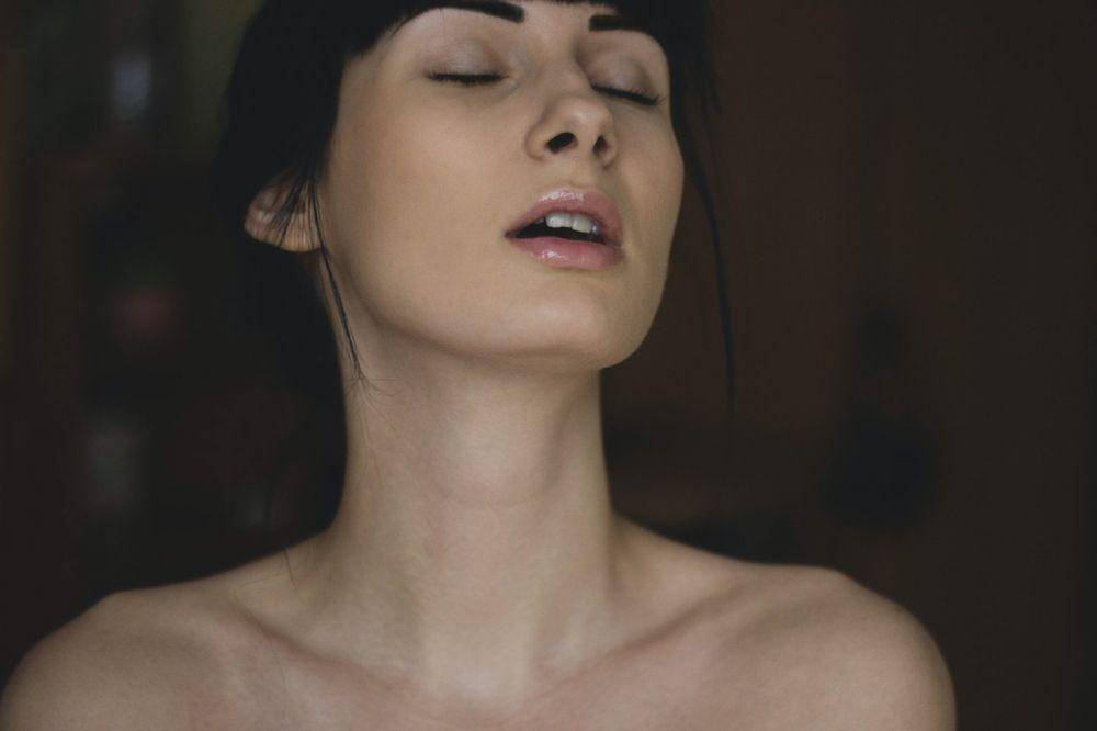 ilustrasi merasakan kenikmatan seksual (pexels.com/Valeria Boltneva)