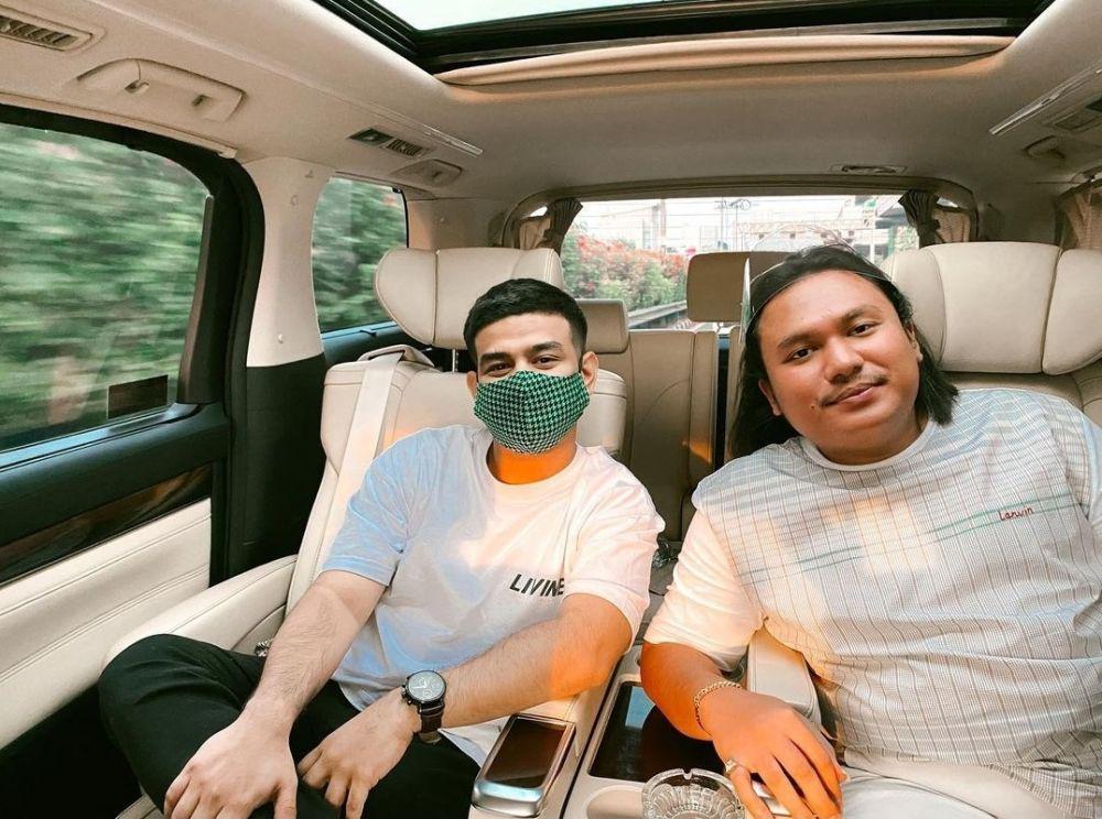 11 Potret Kedekatan Selebgram Fadil Jaidi dan Keanu, Sahabat Kocak