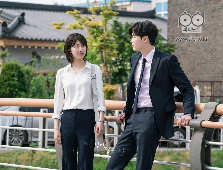 potret Lee Jong Suk dan Bae Suzy dalam KDrama While You Were Sleeping (programs.sbs.co.kr)