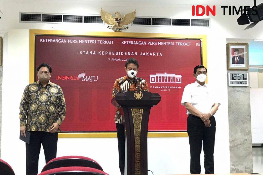 Keterangan pers usai Ratas Evaluasi PPKM di Kantor Presiden, Jakarta Pusat, pada Senin (3/1/2022). (IDN Times/Teatrika Handiko Putri)