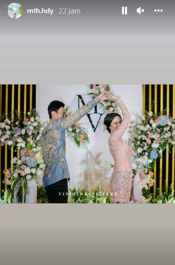 potret momen pertunangan Shesar Hiren Rhustavito dan Mitha Hardiyanti (instagram.com/mth.hdy)
