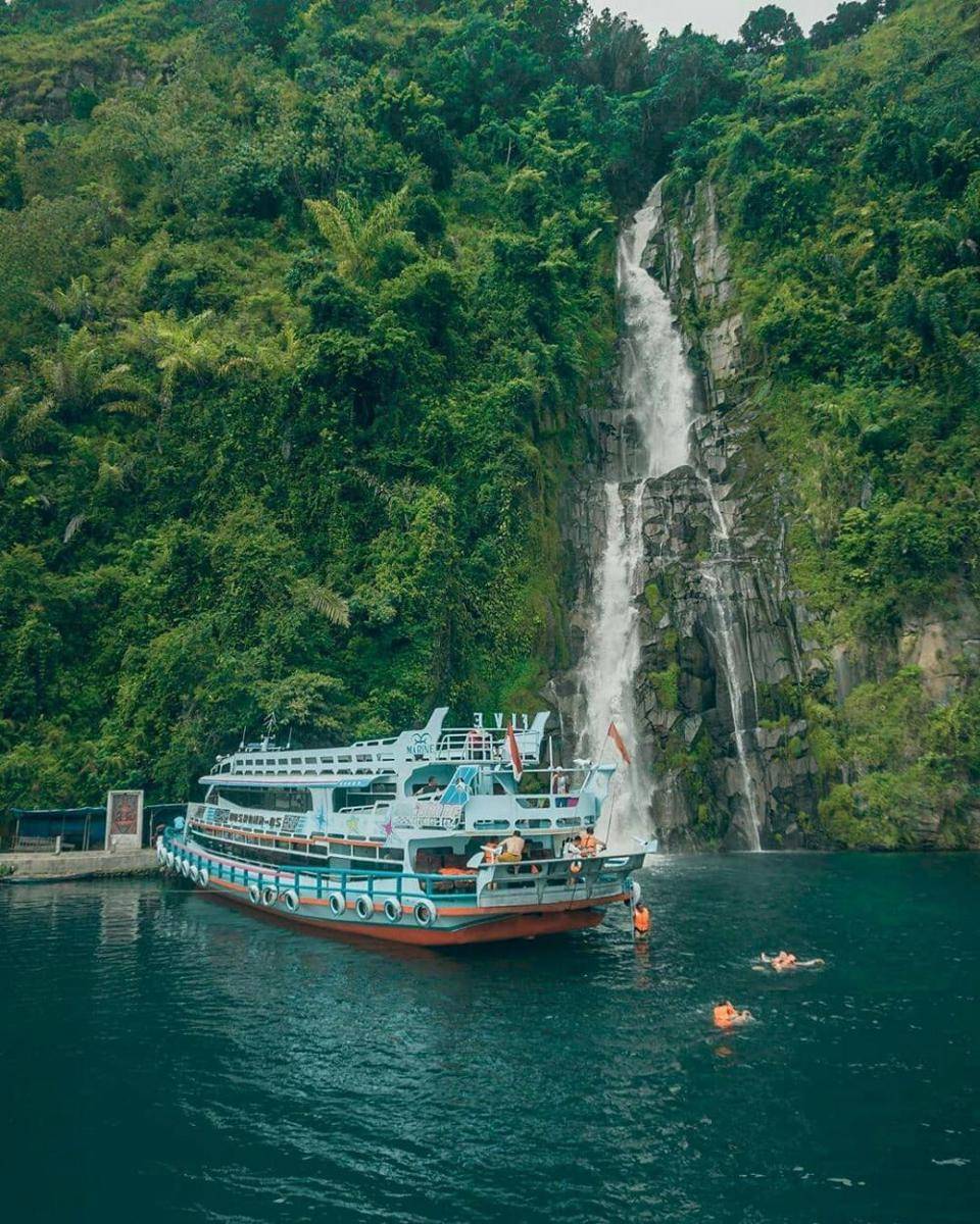 Air Terjun Situmurun (instagram.com/sprdsn)
