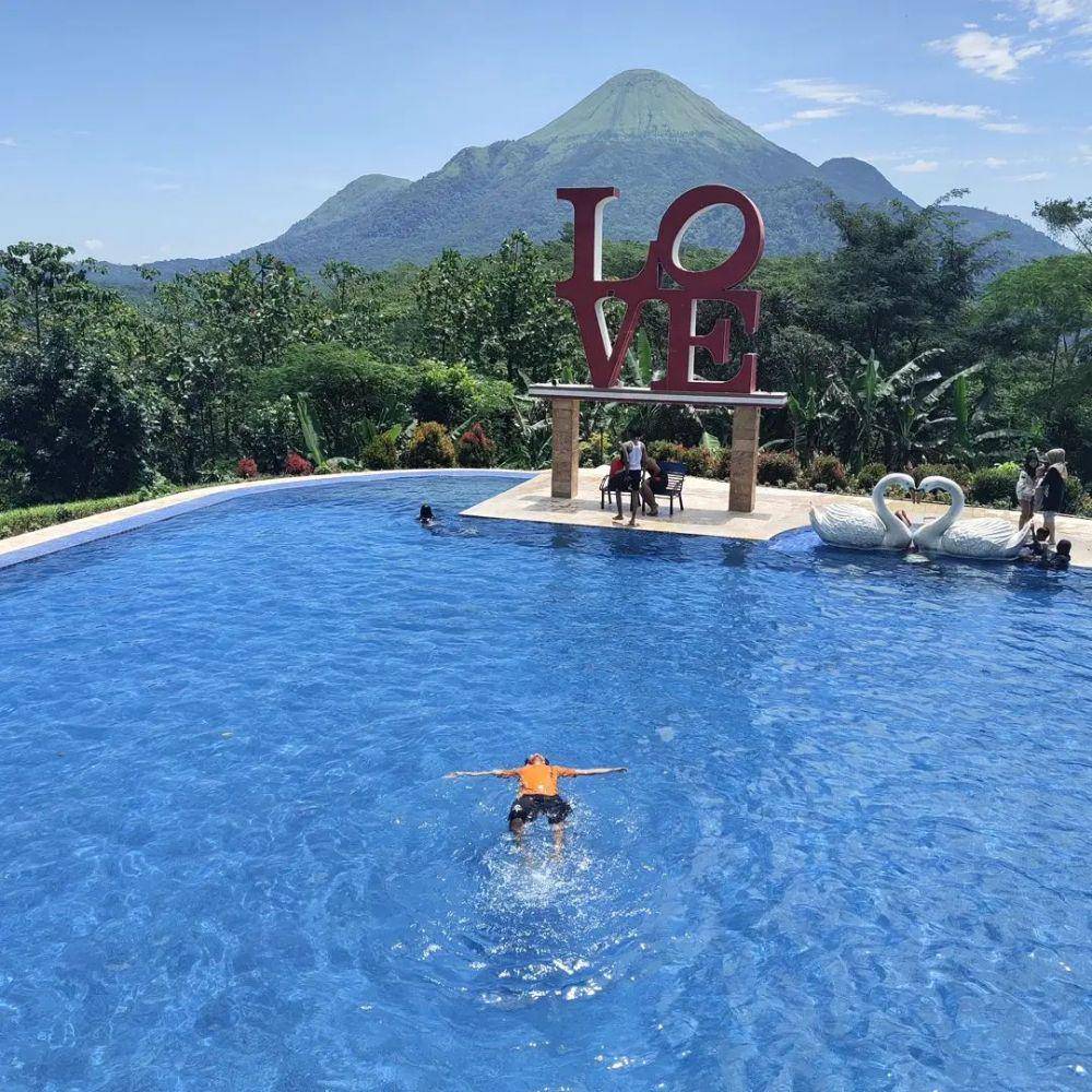 Blessing Hills Hotel (instagram.com/habib_coker)