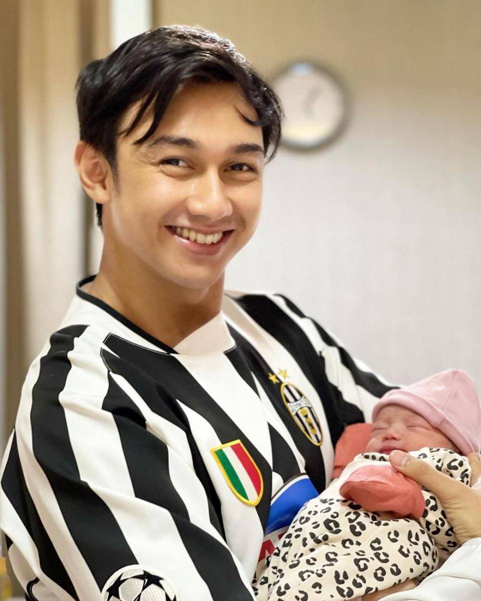 Hito Caesar dan anaknya (instagram.com/hitocaesar/)