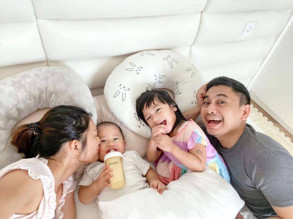 potret Raditya Dika dan keluarga (instagram.com/raditya_dika)