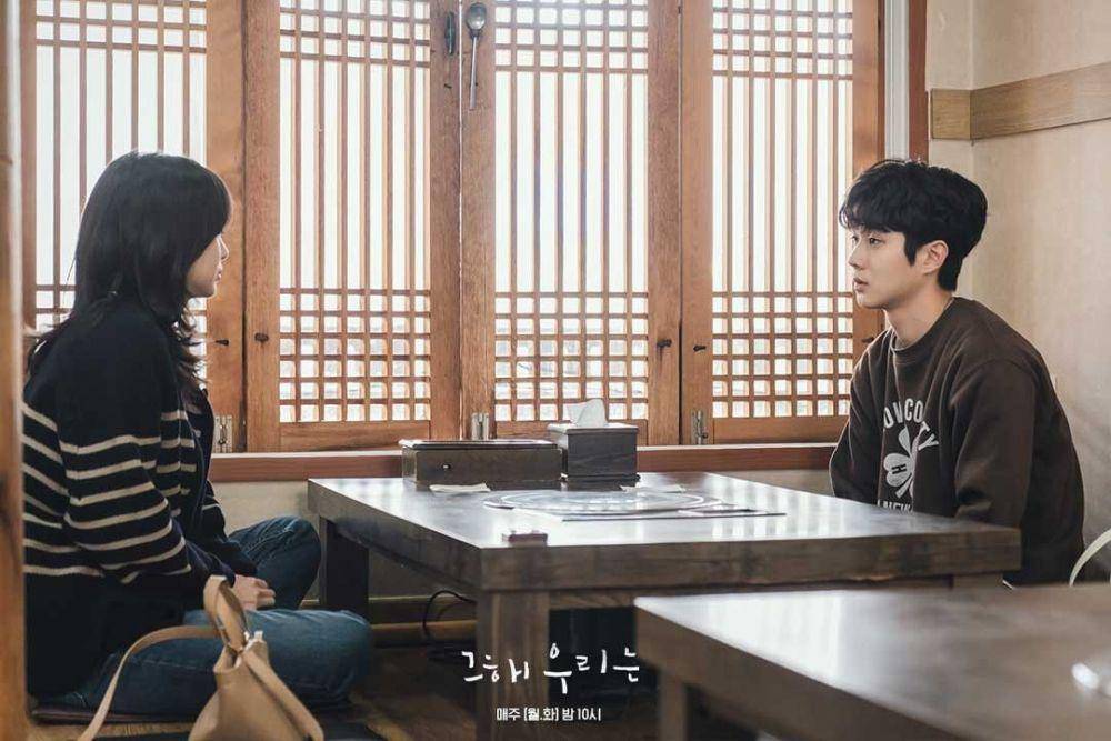 Choi Woo Shik dan Kim Da Mi di Maedang Restaurant (instagram.com/sbsdrama.official)