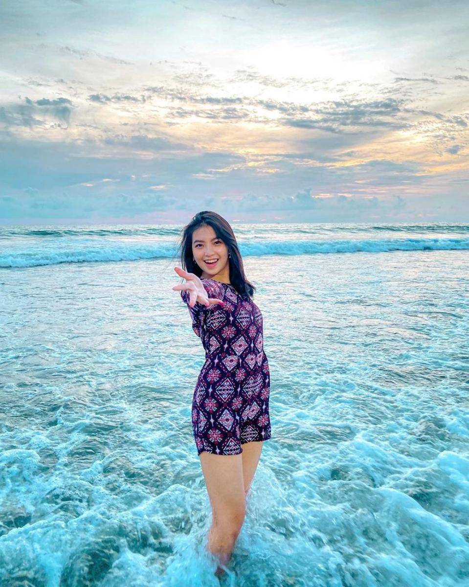 potret Gracia JKT48 di pantai Bali (instagram.com/jkt48gracia)