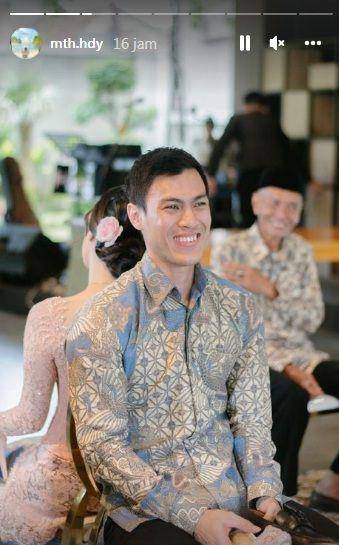 potret momen pertunangan Shesar Hiren Rhustavito dan Mitha Hardiyanti (instagram.com/mth.hdy)