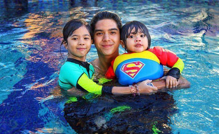 Al Ghazali dan adik (instagram.com/alghazali7)