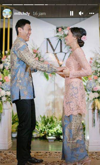 potret momen pertunangan Shesar Hiren Rhustavito dan Mitha Hardiyanti (instagram.com/mth.hdy)