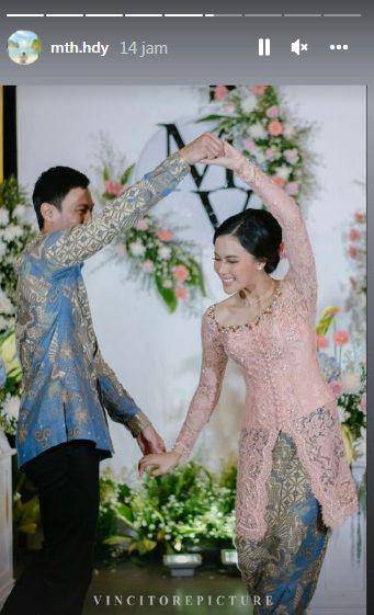 potret momen pertunangan Shesar Hiren Rhustavito dan Mitha Hardiyanti (instagram.com/mth.hdy)