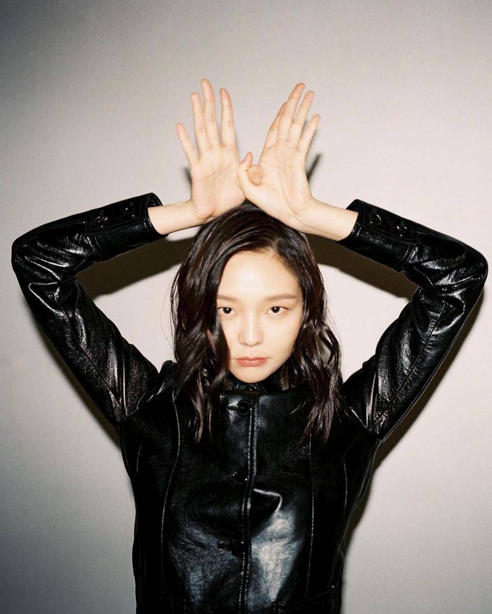 Esom (instagram.com/esom_)