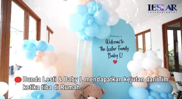 Lesti Kejora pulang usai melahirkan (YouTube.com/leslar entertainment)