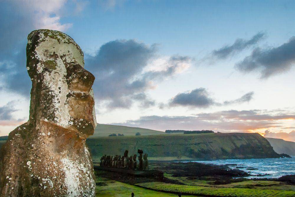 Patung Moai (pixabay.com/LuisValiente)