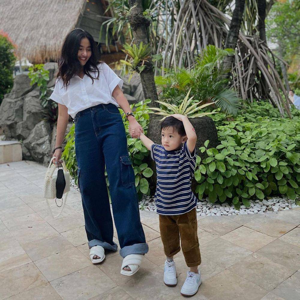 potret Libra Akila dan putranya (instagram.com/libraakila_)