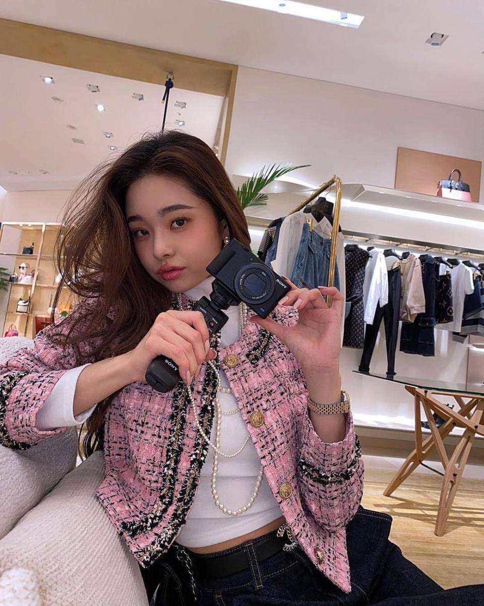 Freezia (instagram.com/dear.zia)
