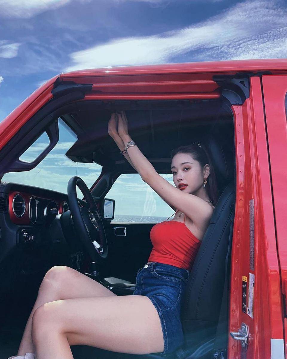 Freezia (instagram.com/dear.zia)