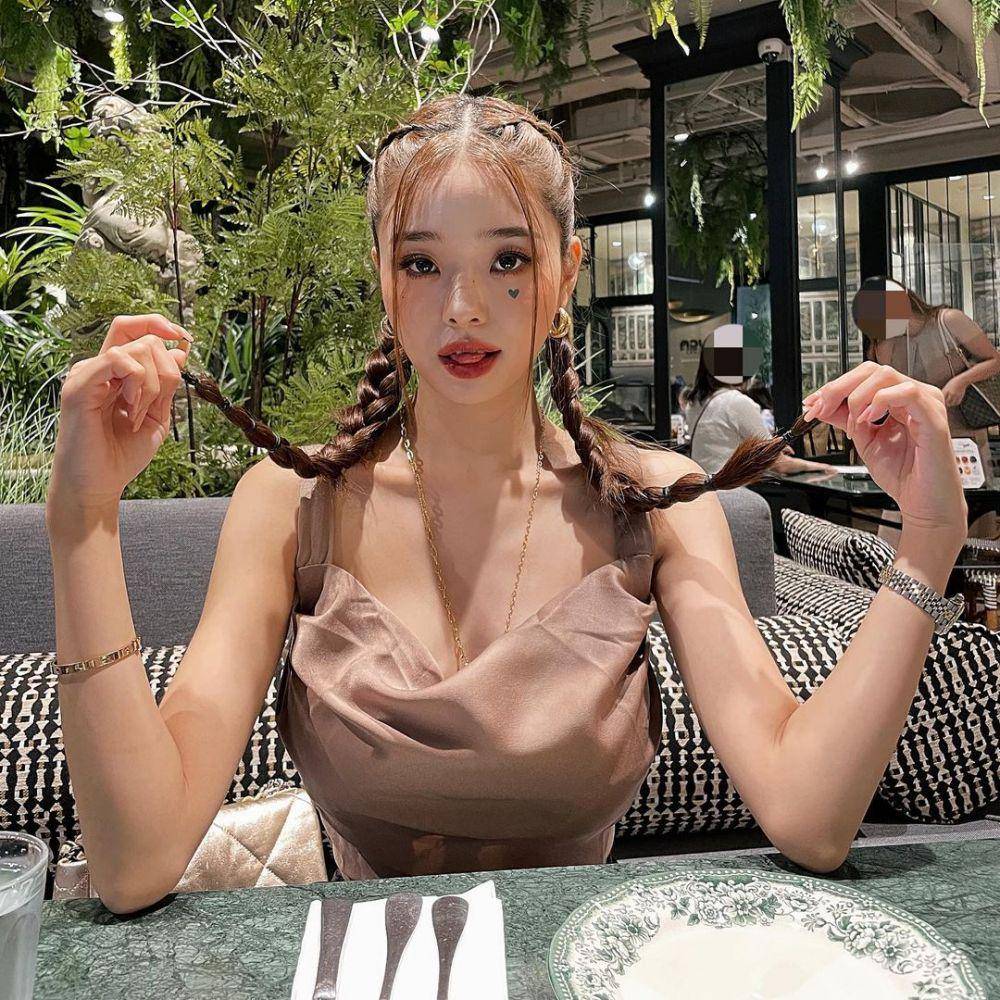 Freezia (instagram.com/dear.zia)