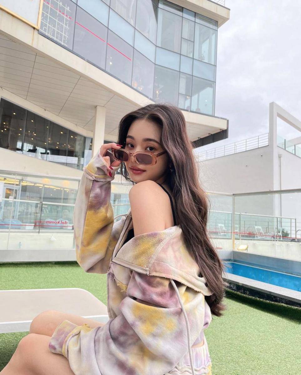 Freezia (instagram.com/dear.zia)