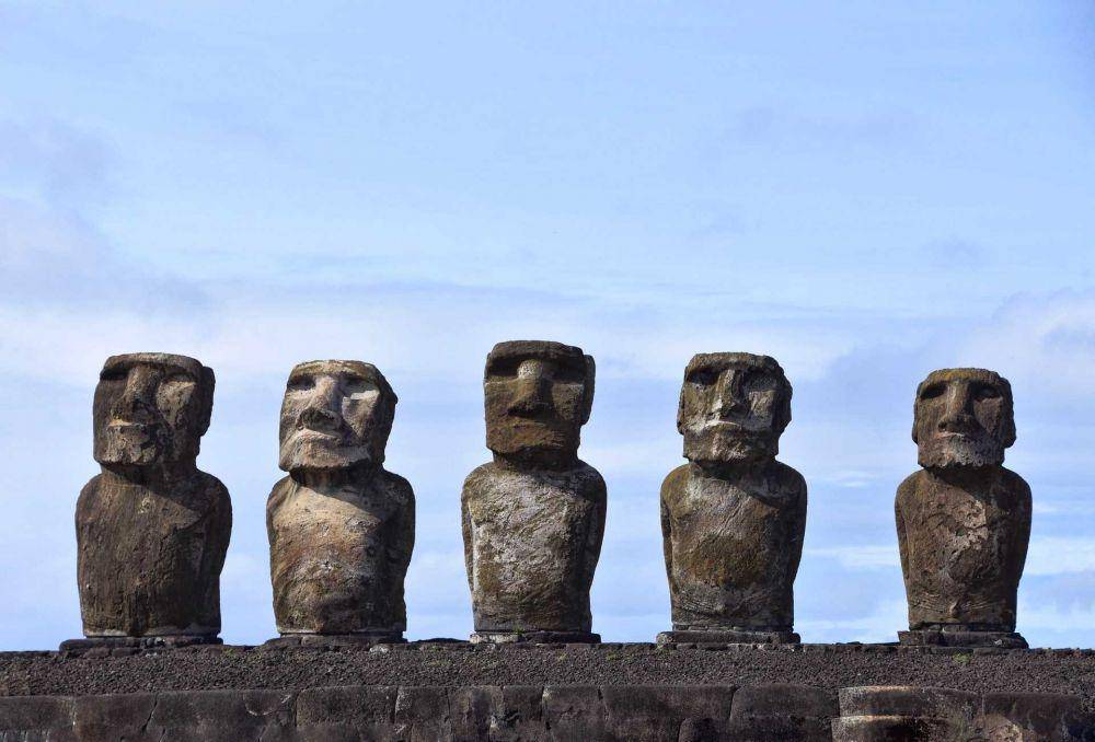 Patung Moai (unsplash.com/Livia Enomoto)