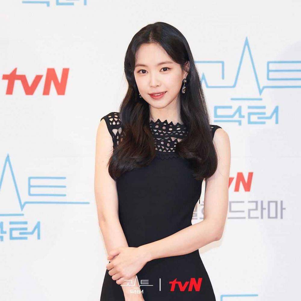 potret Son Na Eun saat di konferensi pers drama Ghost Doctor (Instagram.com/tvn_drama)