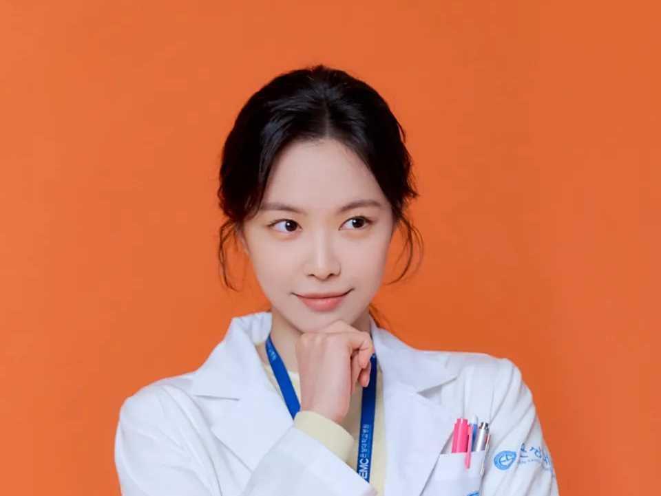 Join Drama Ghost Doctor, Ini 10 Potret Menawan Son Na Eun