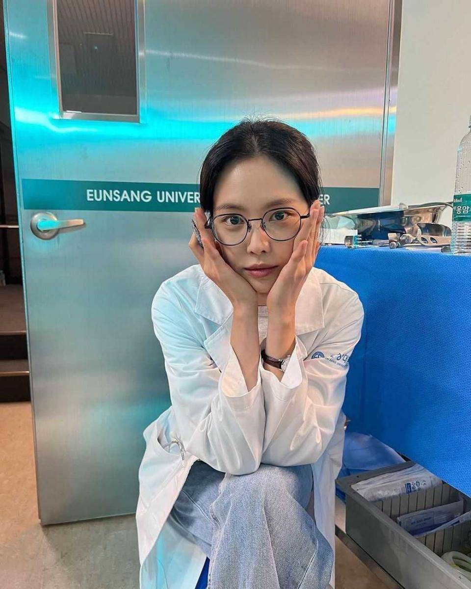 potret Na Eun di balik layar drama Ghost Doctor (Instagram.com/marcellasne_)