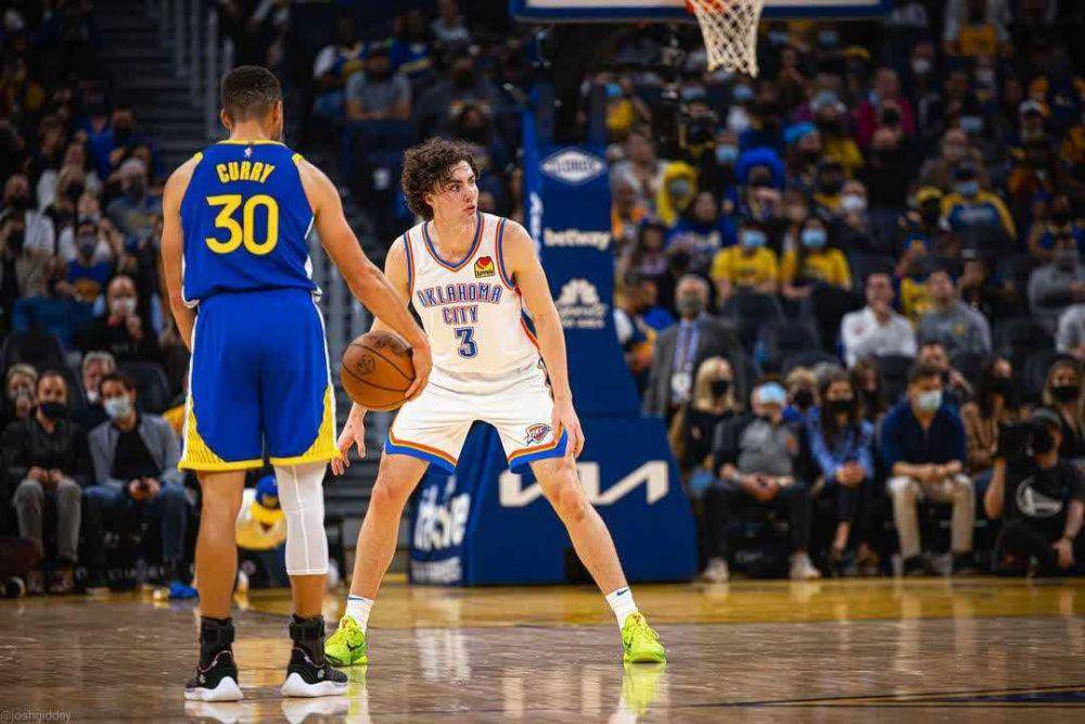 Josh Giddey mengawal Steph Curry di NBA. (instagram.com/joshgiddey)