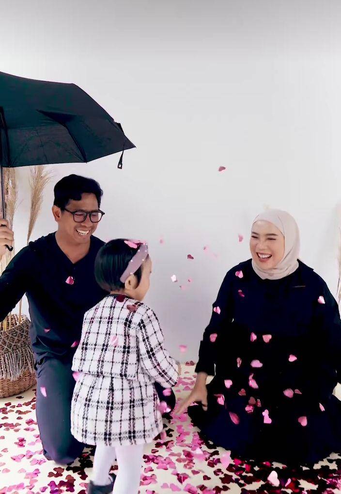 gender reveal Fitri Tropica (instagram.com/fitrop)