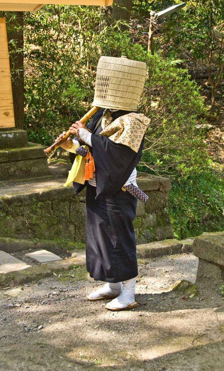 biksu komusō adalah salah satu dari banyak penyamaran Ninja (wikipedia.org/Tarourashima)