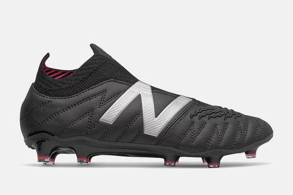 Sepatu bola New Balance (newbalance.com)
