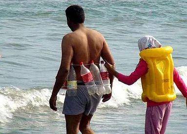 momen kocak di pantai (liveabout.com)