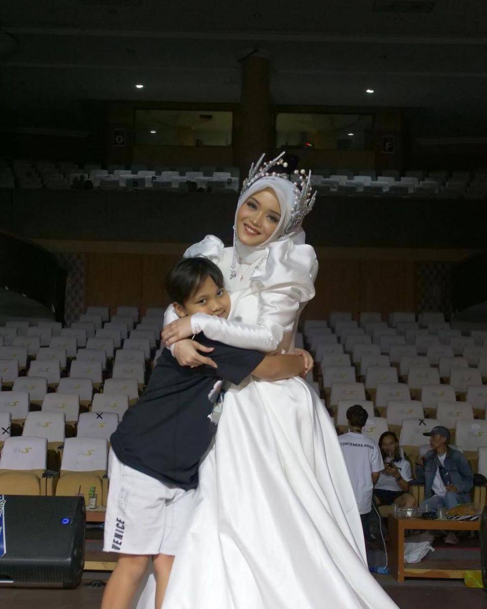 potret Putri Delina bersama saudara (instagram.com/putridelinaa)