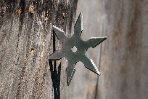shuriken atau bintang ninja (shouselaw.com)