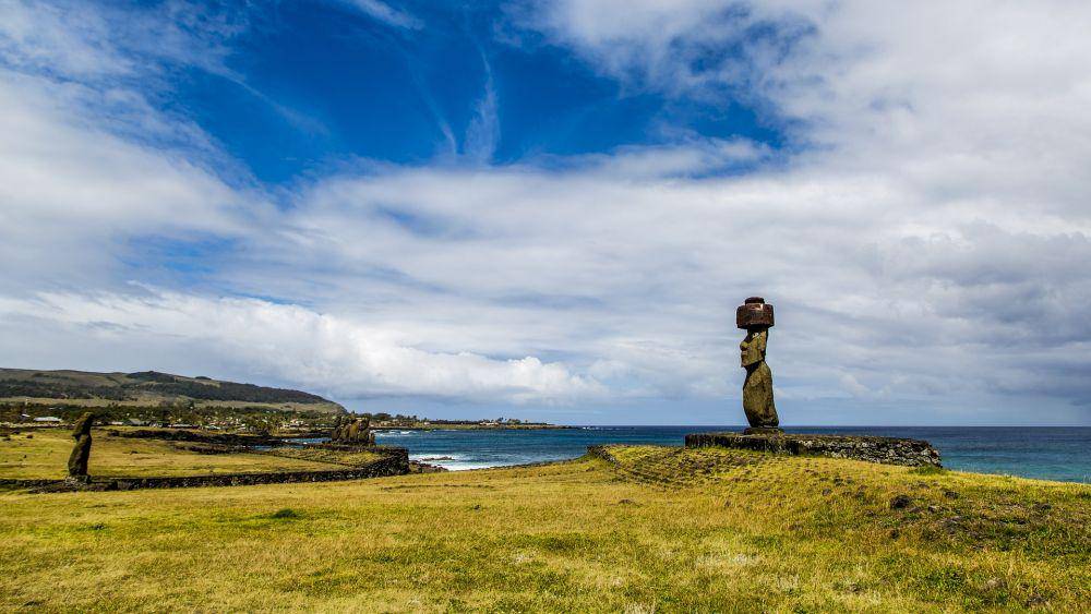 Patung Moai (pixabay.com/jaboczw)