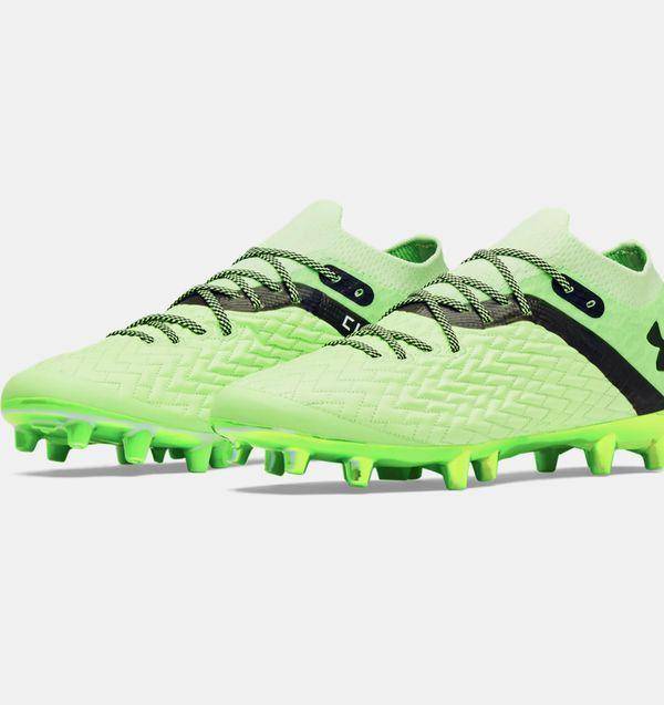 Sepatu bola Under Armour (underarmour.co.id)