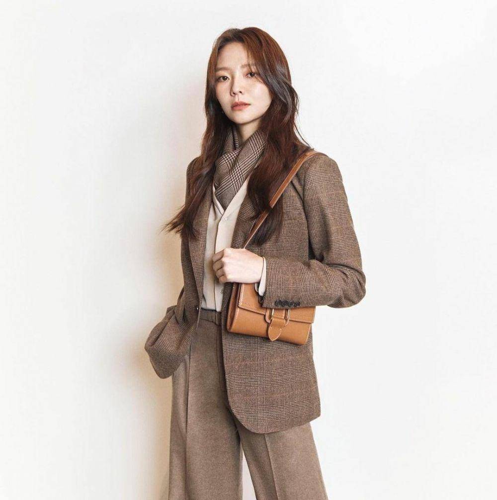 Esom (instagram.com/esom_)