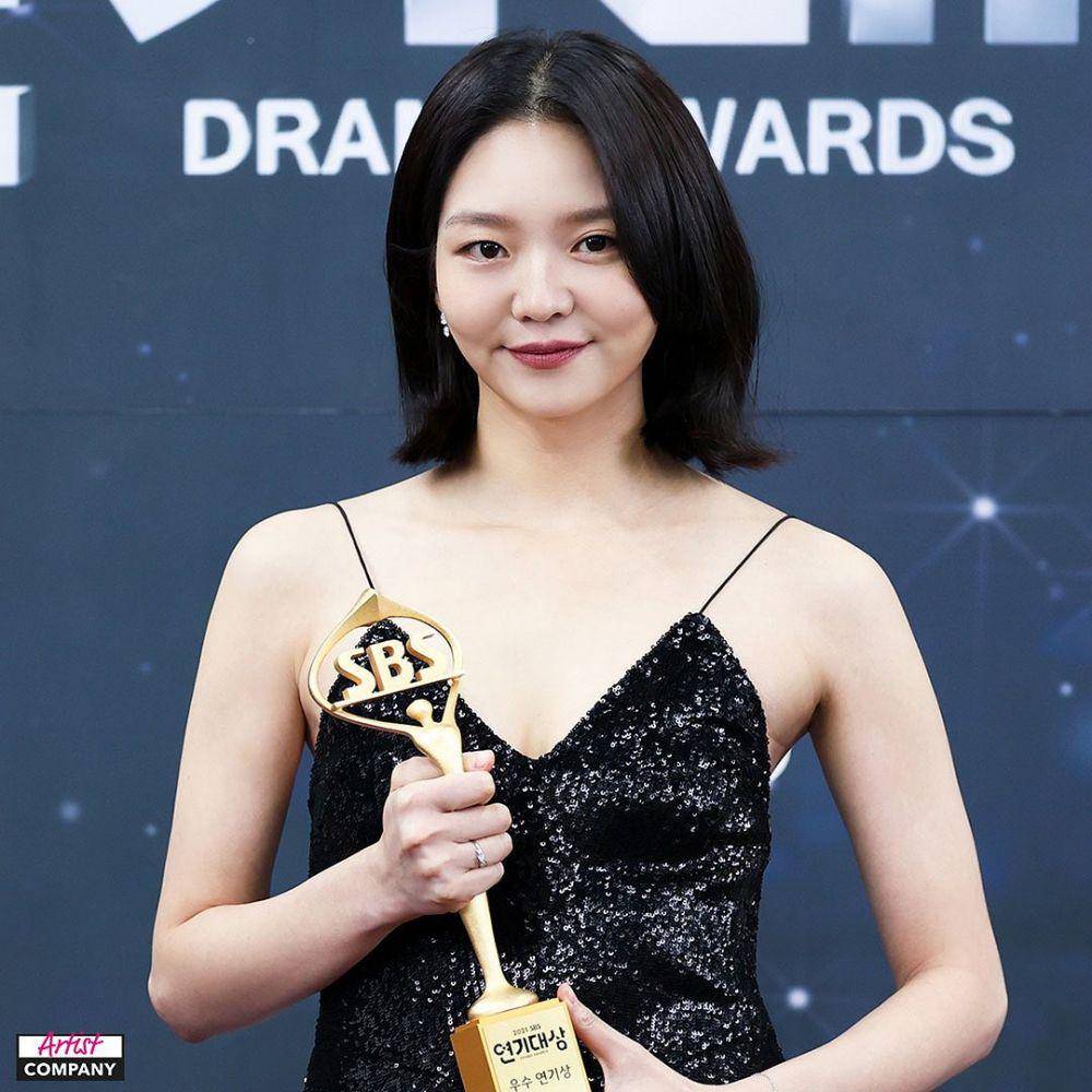 Esom (instagram.com/artistcompanyofficial)