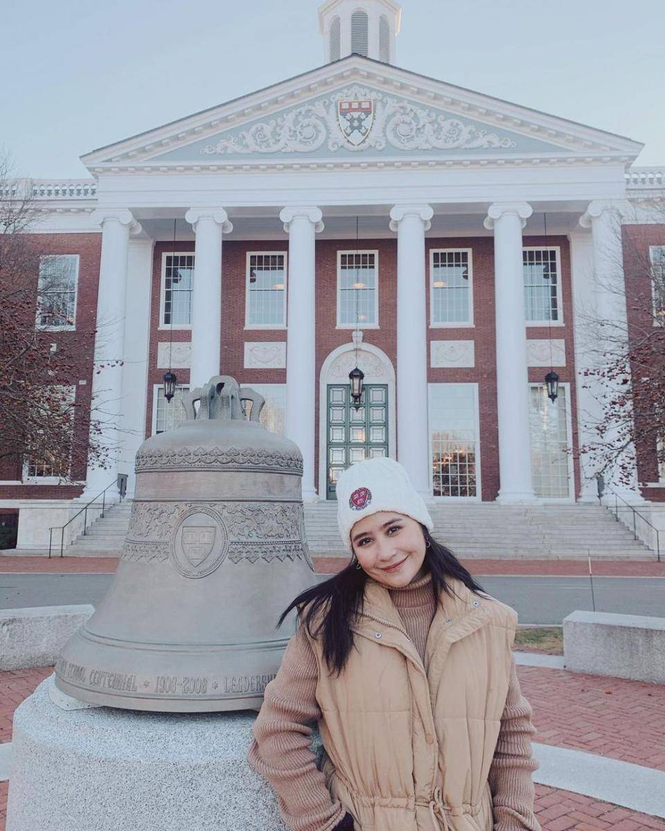 prilly di harvard (instagram.com/prillylatuconsina96)