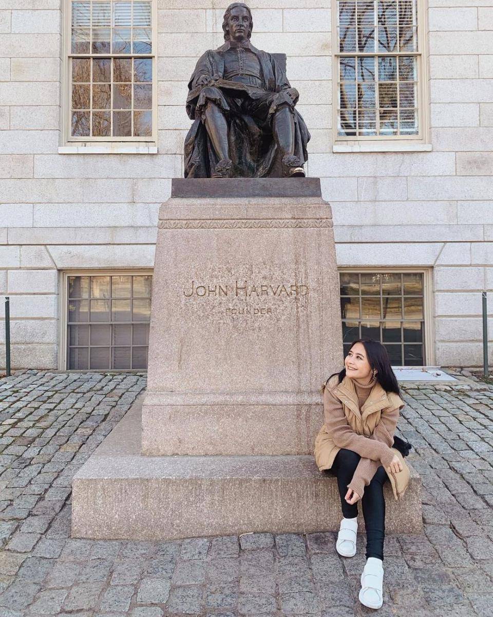 prilly latuconsina (instagram.com/prillylatuconsina96)