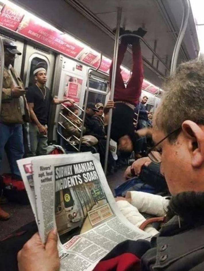 potret kocak gak dapat tempat duduk (instagram.com/subwaycreatures)