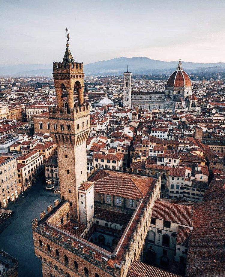 Palazzo Vecchio (instagram.com/levante_drone_festival)